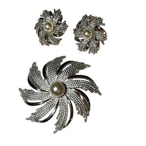 Sarah Coventry "Silvery Sunburst" Jewelry Lot Matching Pin Brooch Earrings
